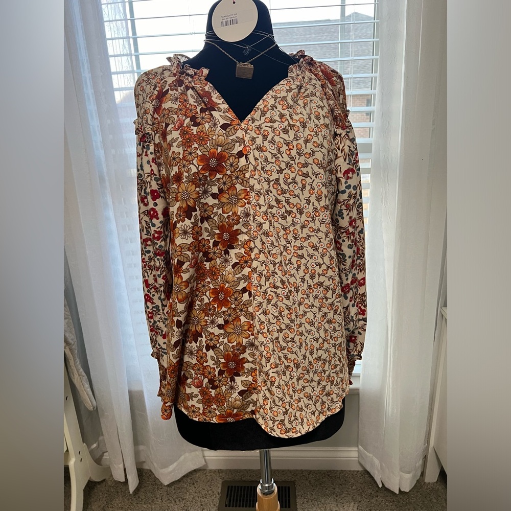 Boutique blouse perfect for fall. New with tags.